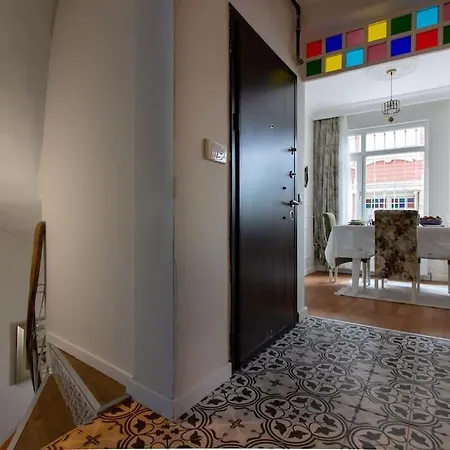 Spacious 4br 2ba W Priv Patio Close To Bosphorus Apartman *