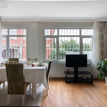 Spacious 4br 2ba W Priv Patio Close To Bosphorus Isztambul