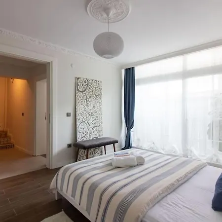 Appartamento Spacious 4br 2ba W Priv Patio Close To Bosphorus Provincia di Istanbul