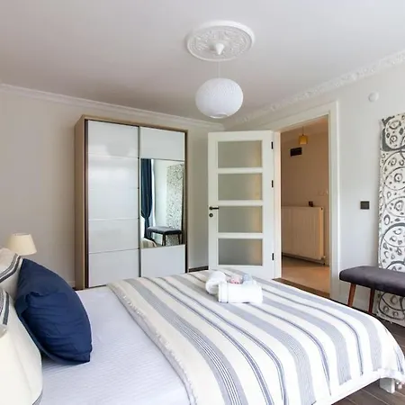 Spacious 4br 2ba W Priv Patio Close To Bosphorus *