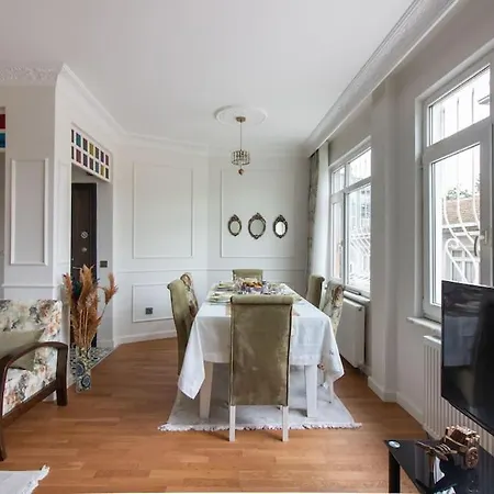 Appartement Spacious 4br 2ba W Priv Patio Close To Bosphorus Istanboel